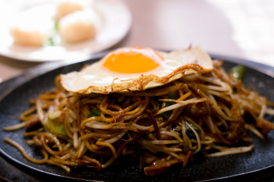 Yakisoba topped with a fried egg